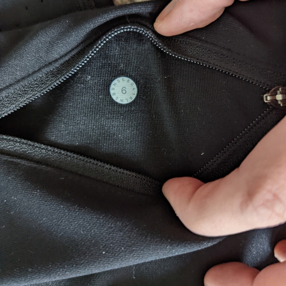 Lululemon Black Mesh HR Leggings - Picture 6 of 8